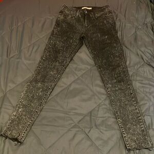 Women Black Levi’s Super SkinnyJeans  size 28